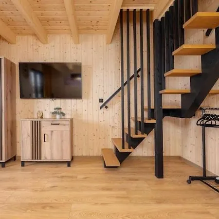 Comfortable Home, Pool, Sauna, Jacuzzi بيت للعطل Kopań