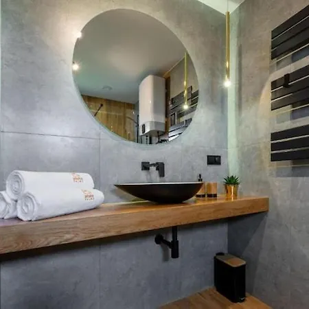 Comfortable Home, Pool, Sauna, Jacuzzi *