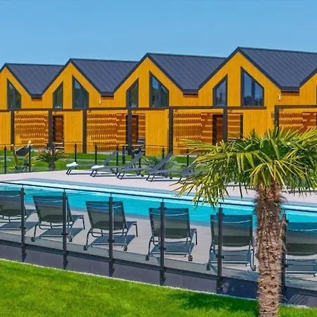 Comfortable Home, Pool, Sauna, Jacuzzi بيت للعطل Kopań